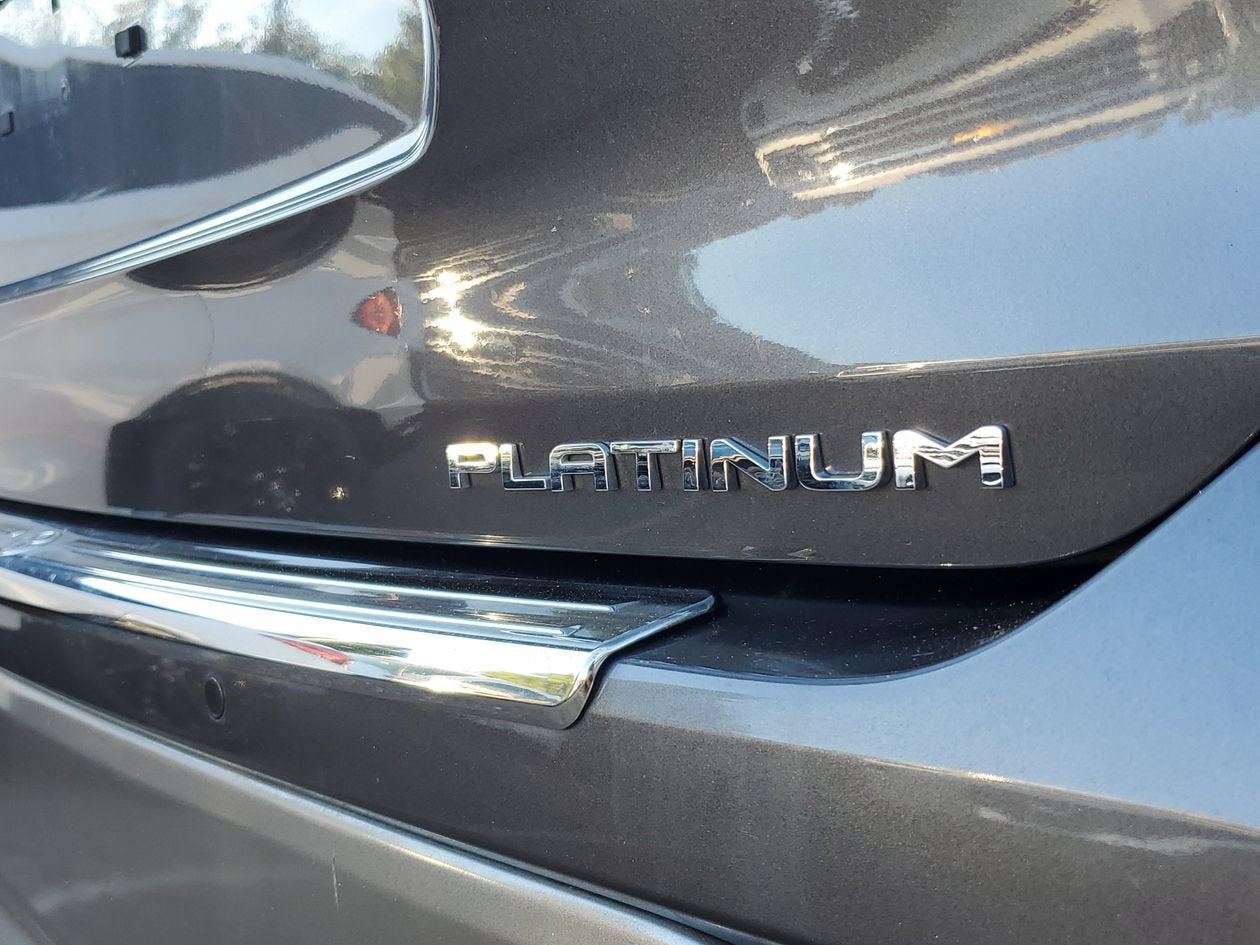 2022 Toyota Highlander Hybrid Platinum