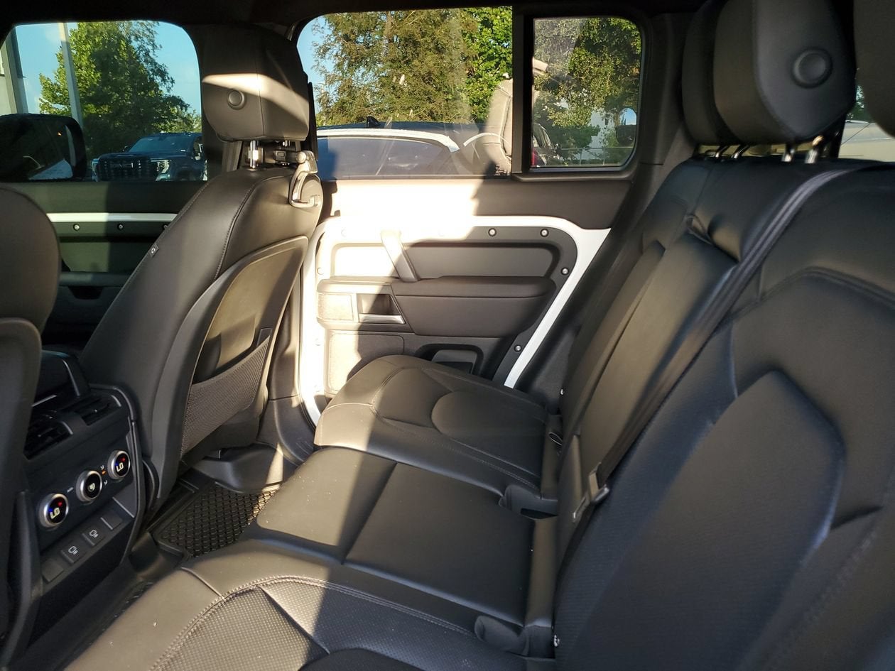 2025 Land Rover Defender X-Dynamic SE