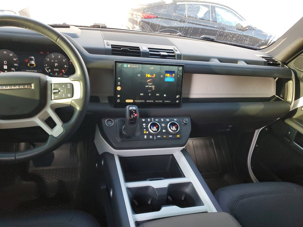 2025 Land Rover Defender X-Dynamic SE