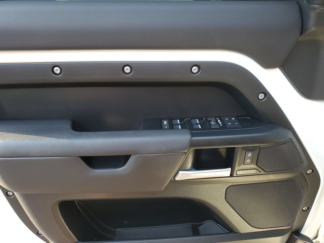2025 Land Rover Defender X-Dynamic SE