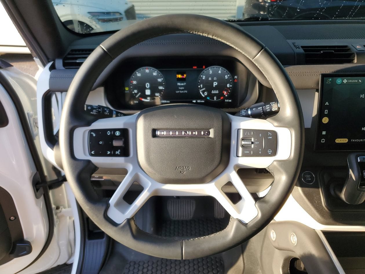 2025 Land Rover Defender X-Dynamic SE