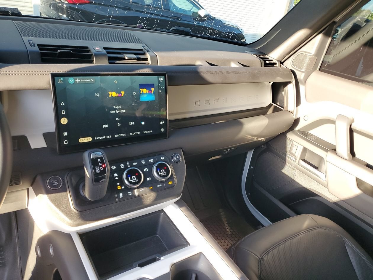 2025 Land Rover Defender X-Dynamic SE