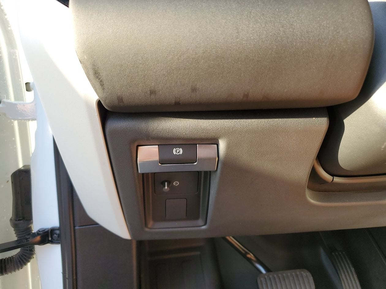 2025 Land Rover Defender X-Dynamic SE