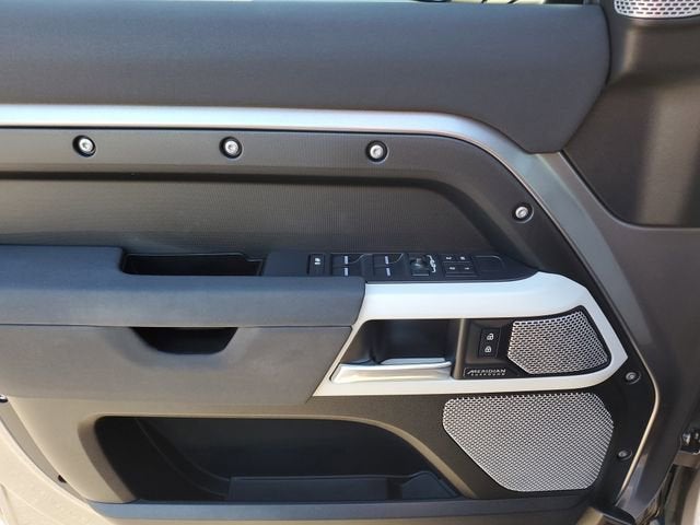2023 Land Rover Defender 130 X-Dynamic SE