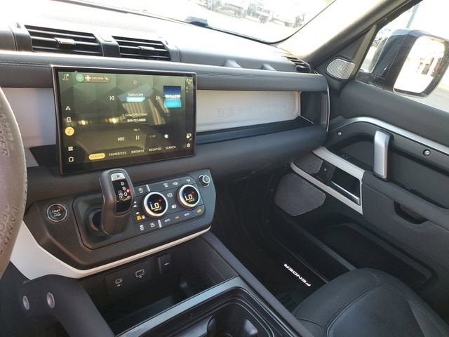 2023 Land Rover Defender 130 X-Dynamic SE