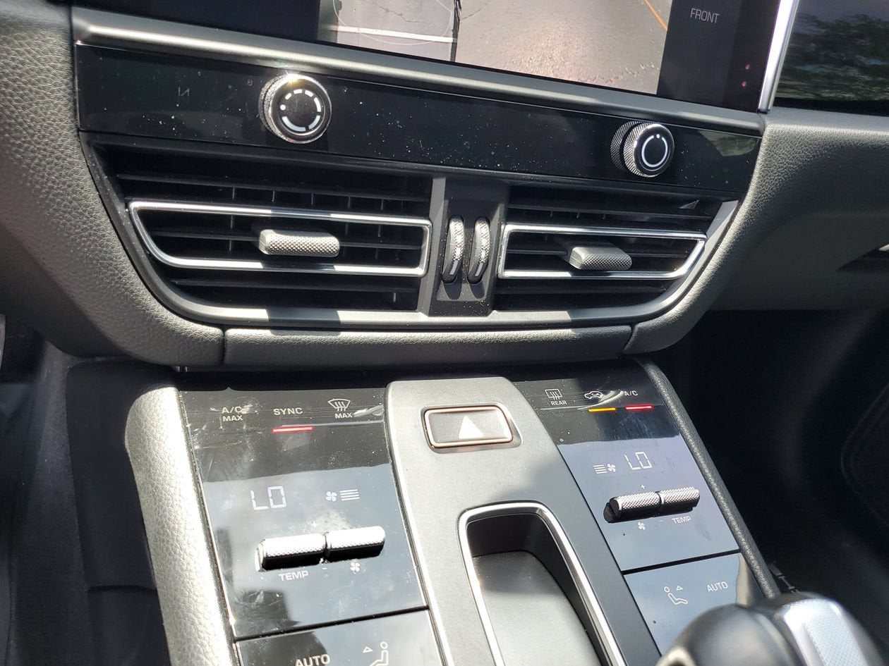 2025 Porsche Macan 4DR AWD