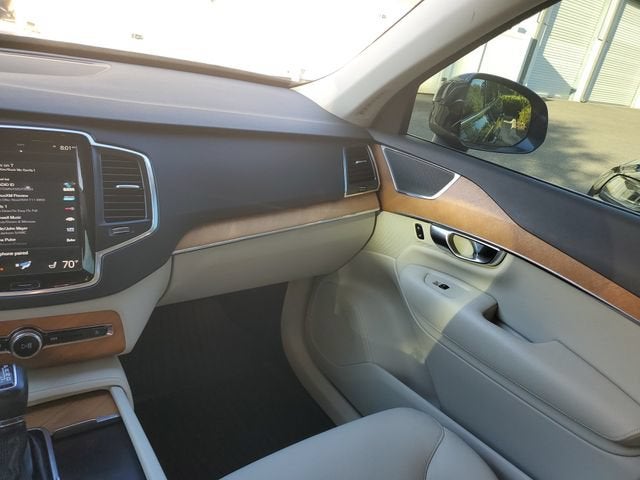 2021 Volvo XC90 Momentum