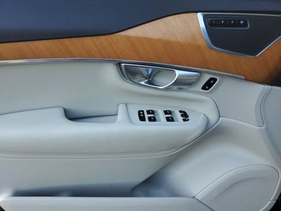 2021 Volvo XC90 Momentum