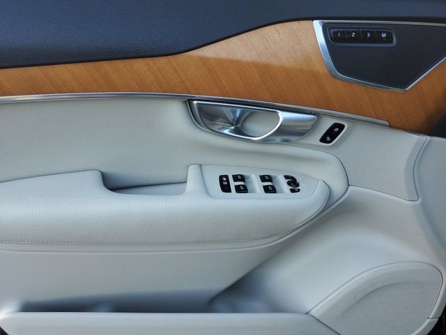 2021 Volvo XC90 Momentum