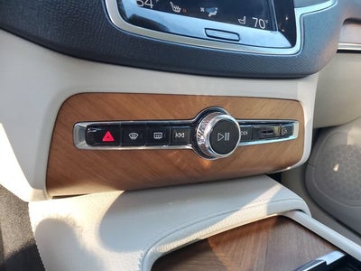 2021 Volvo XC90 Momentum