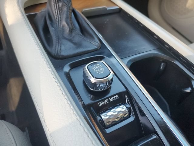 2021 Volvo XC90 Momentum
