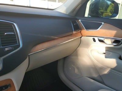 2021 Volvo XC90 Momentum