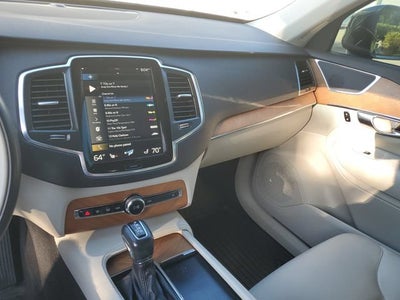 2021 Volvo XC90 Momentum