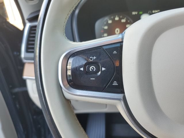 2021 Volvo XC90 Momentum
