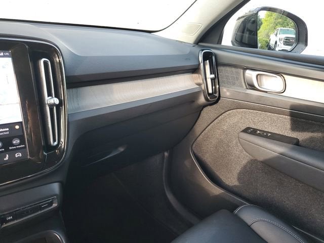 2026 Volvo XC40 Plus