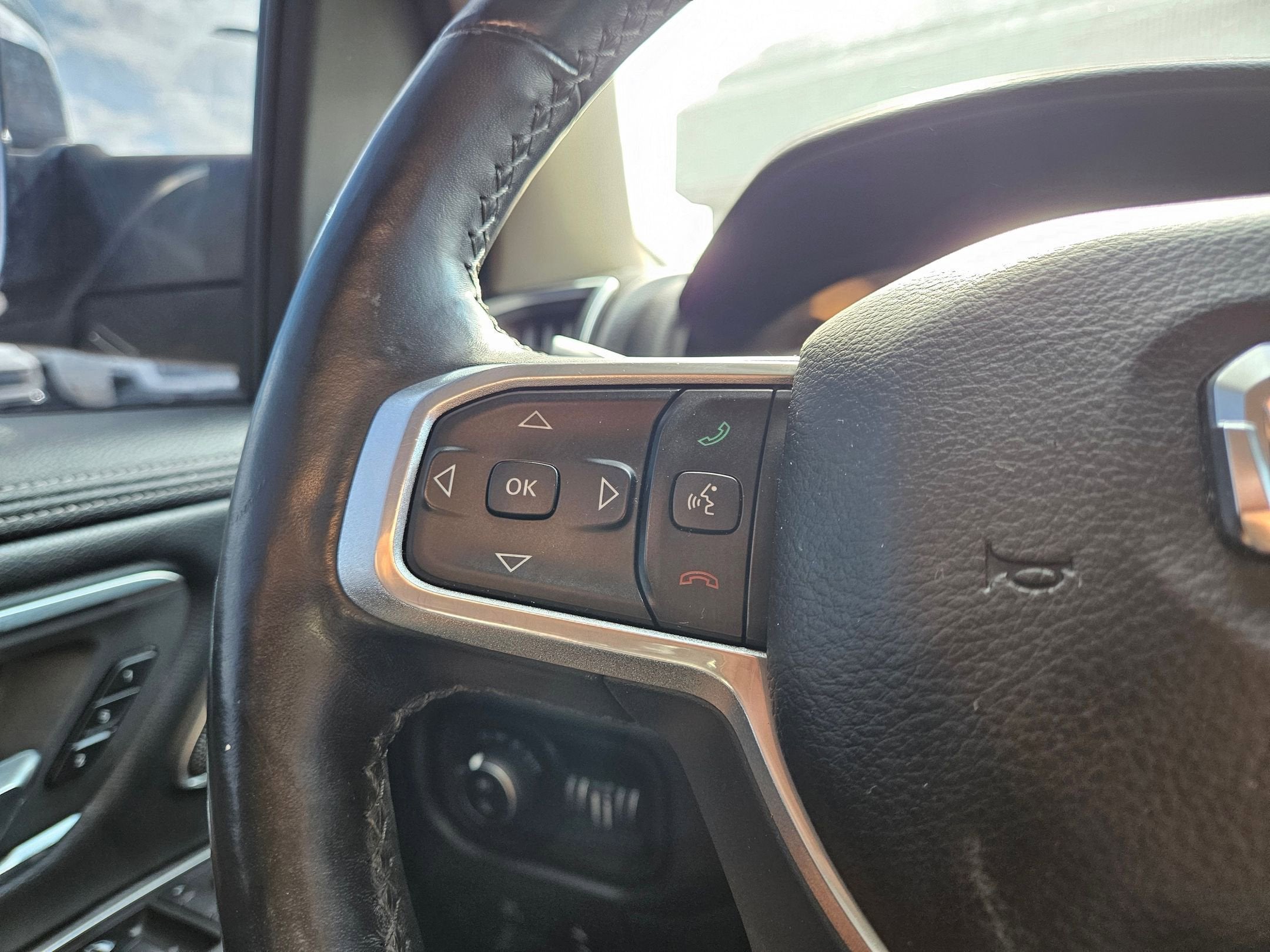 2019 RAM 1500 Laramie Crew Cab 4x2 5'7" Box