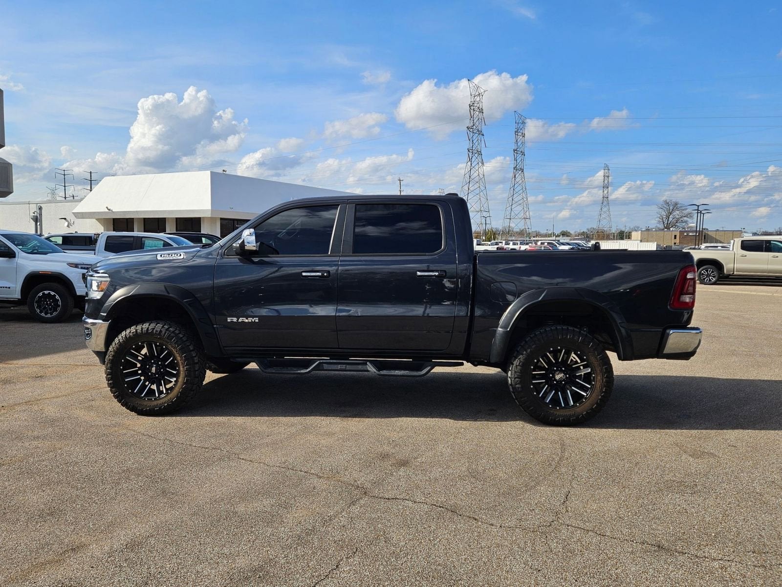 2019 RAM 1500 Laramie Crew Cab 4x2 5'7" Box