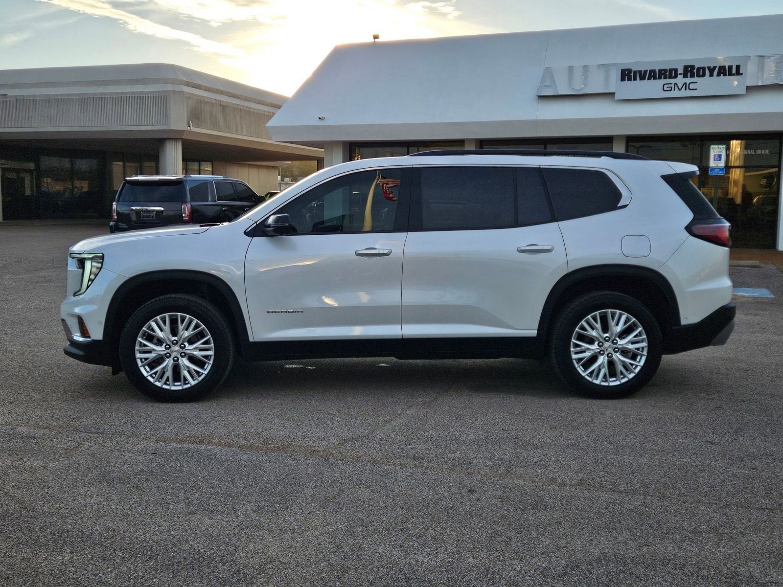 2025 GMC Acadia Elevation