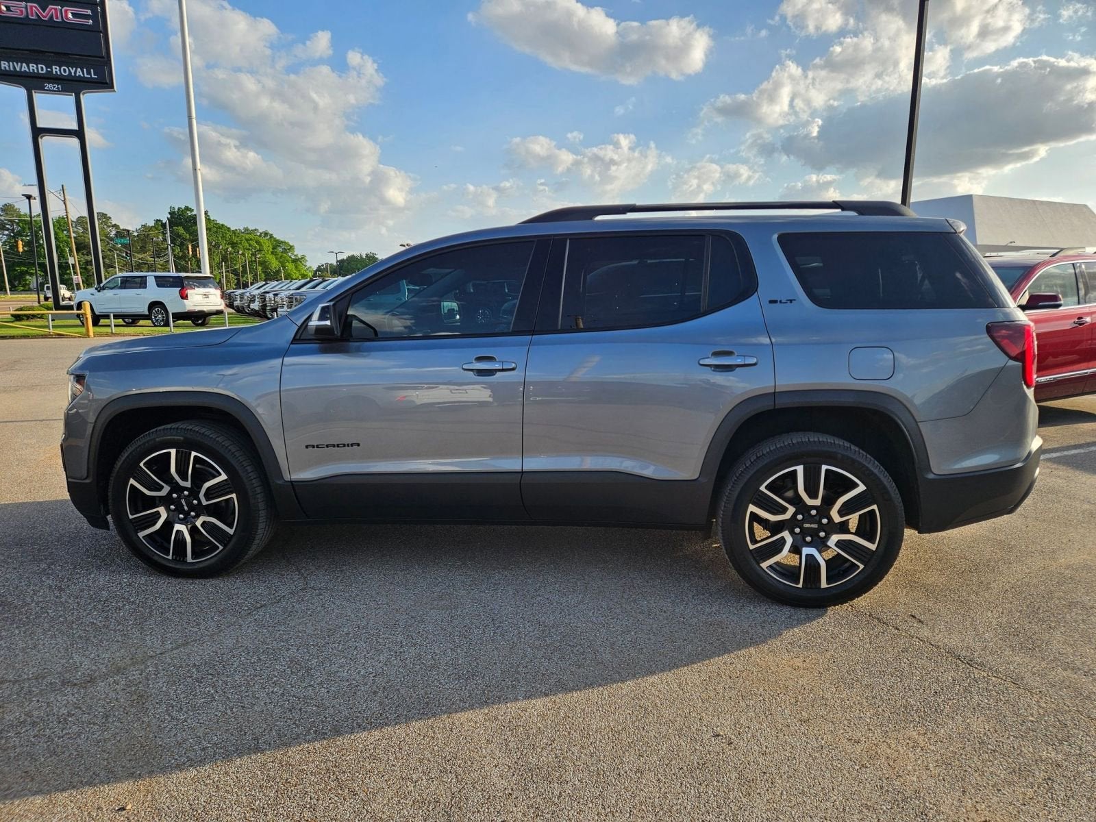 2021 GMC Acadia SLT