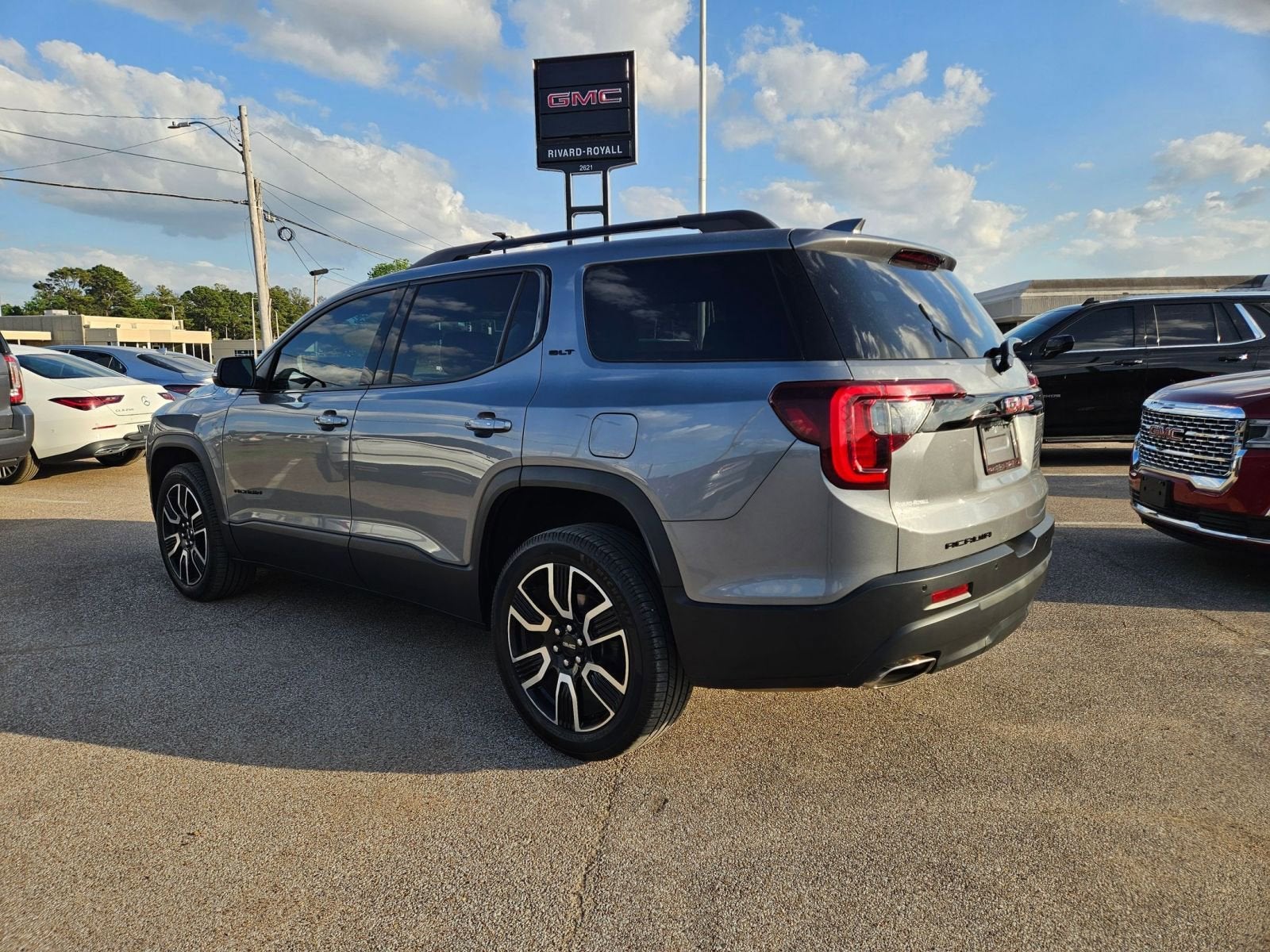 2021 GMC Acadia SLT