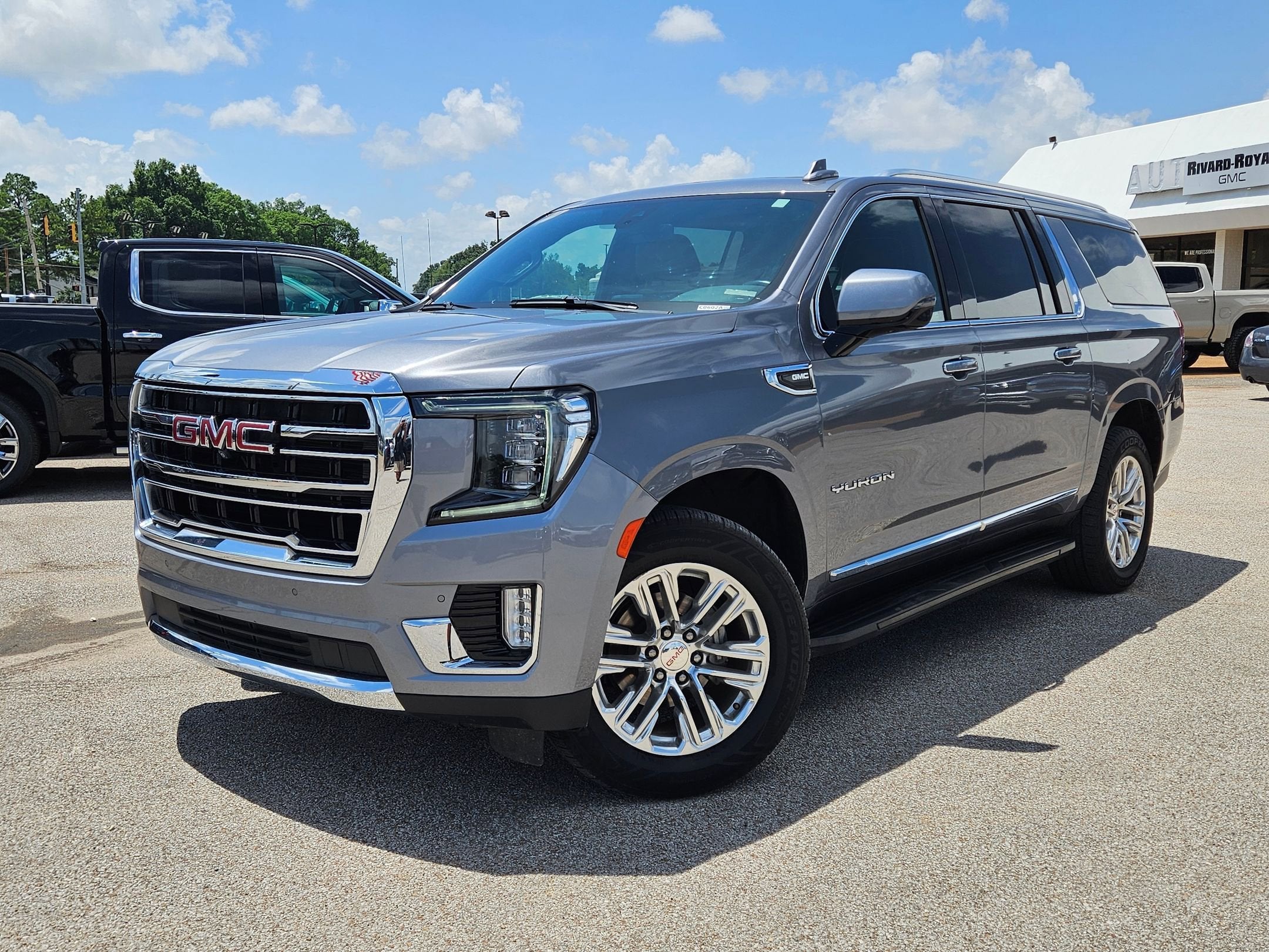 2022 GMC Yukon XL SLT