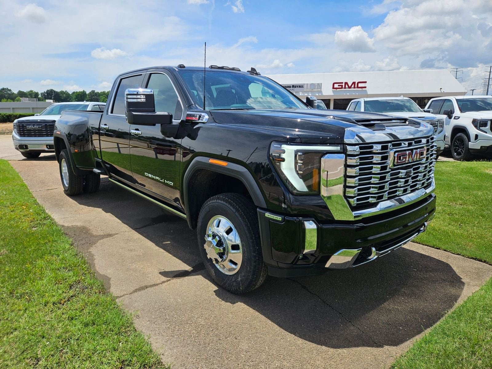 2026 GMC Sierra 3500 HD Denali DRW