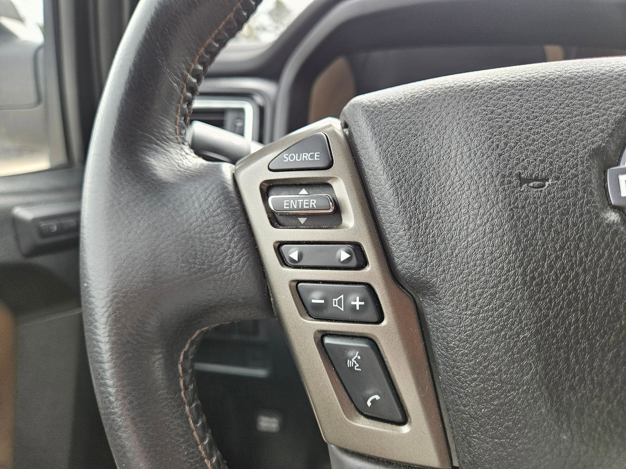 2023 Nissan TITAN Crew Cab Platinum Reserve 4x4