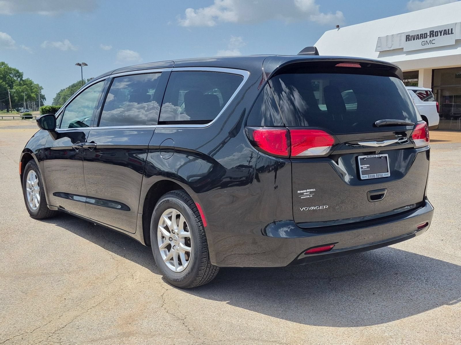 2023 Chrysler Voyager LX