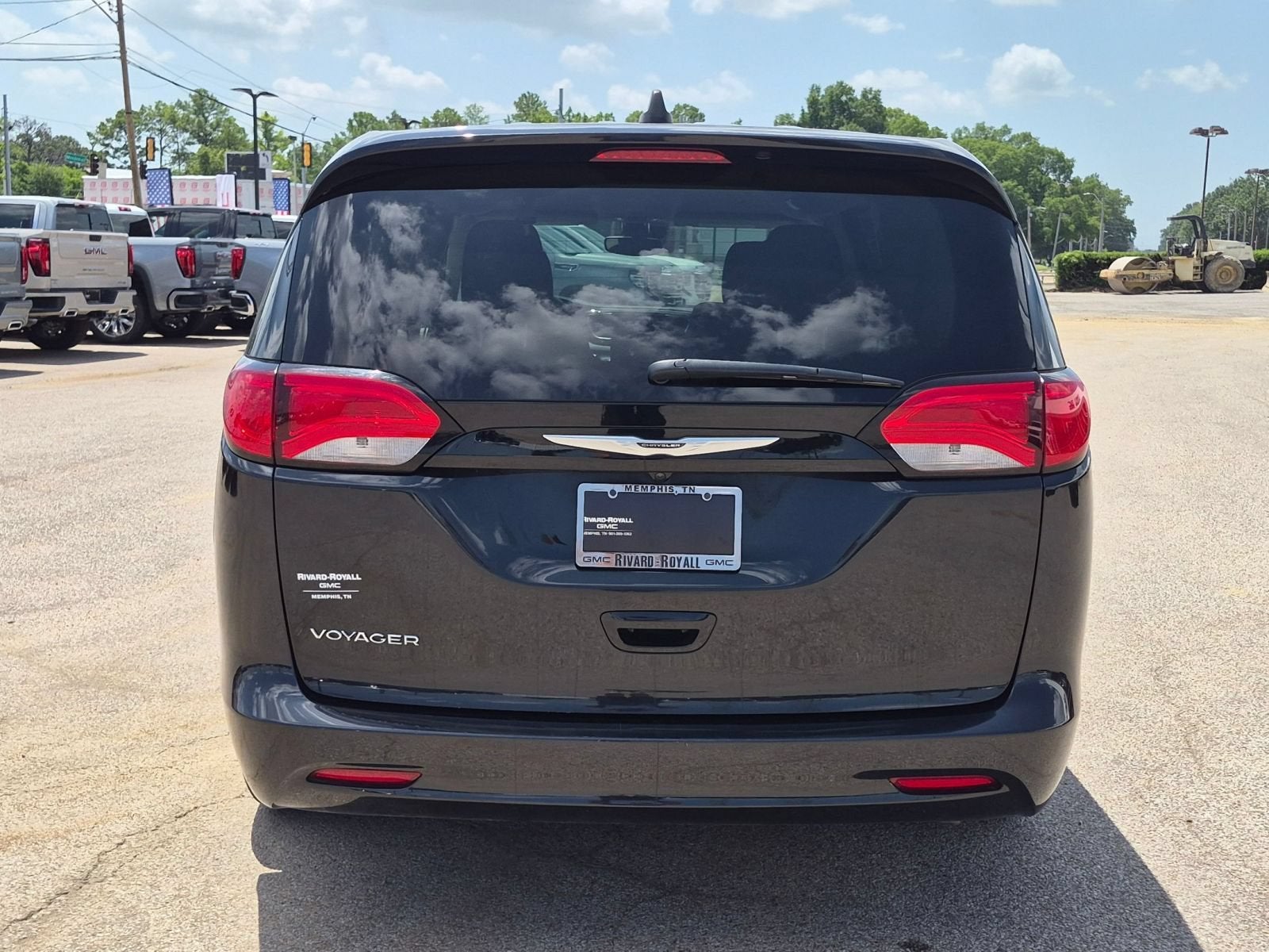 2023 Chrysler Voyager LX