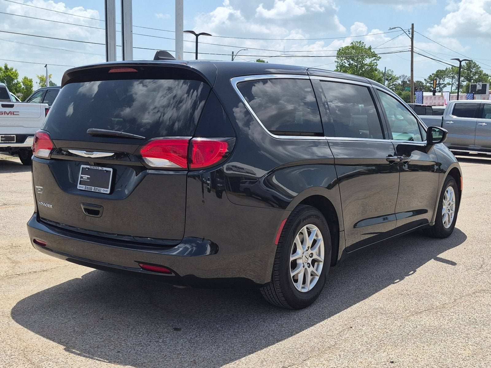 2023 Chrysler Voyager LX