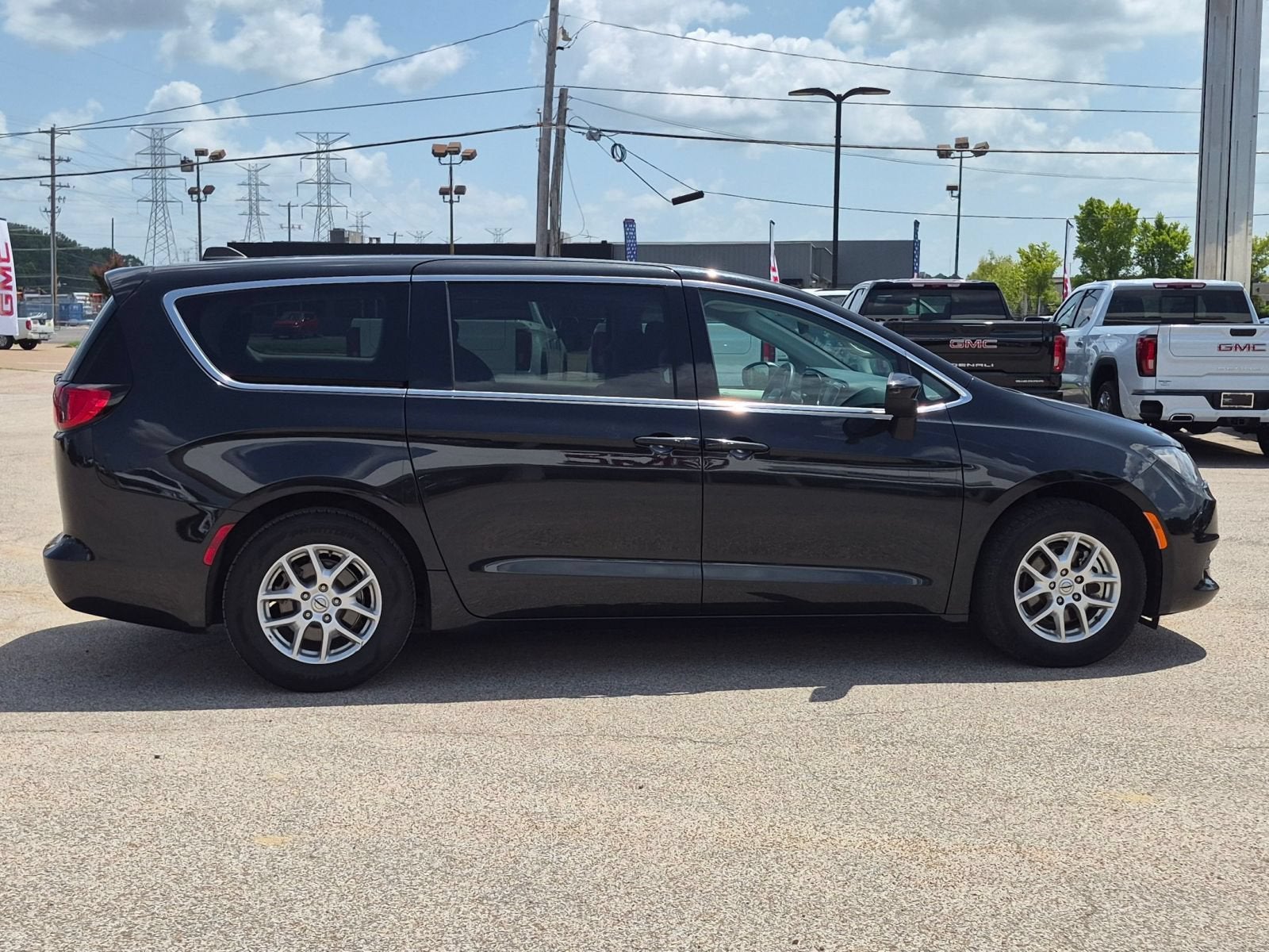 2023 Chrysler Voyager LX