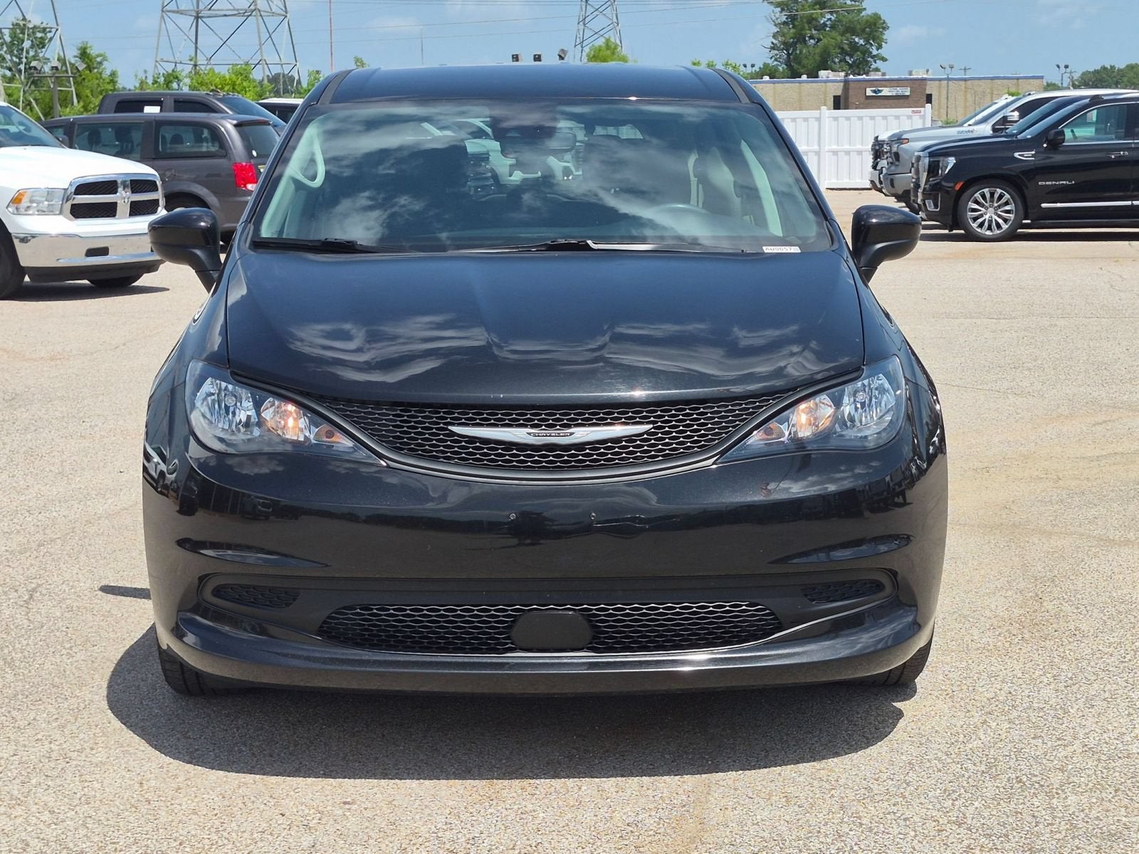 2023 Chrysler Voyager LX
