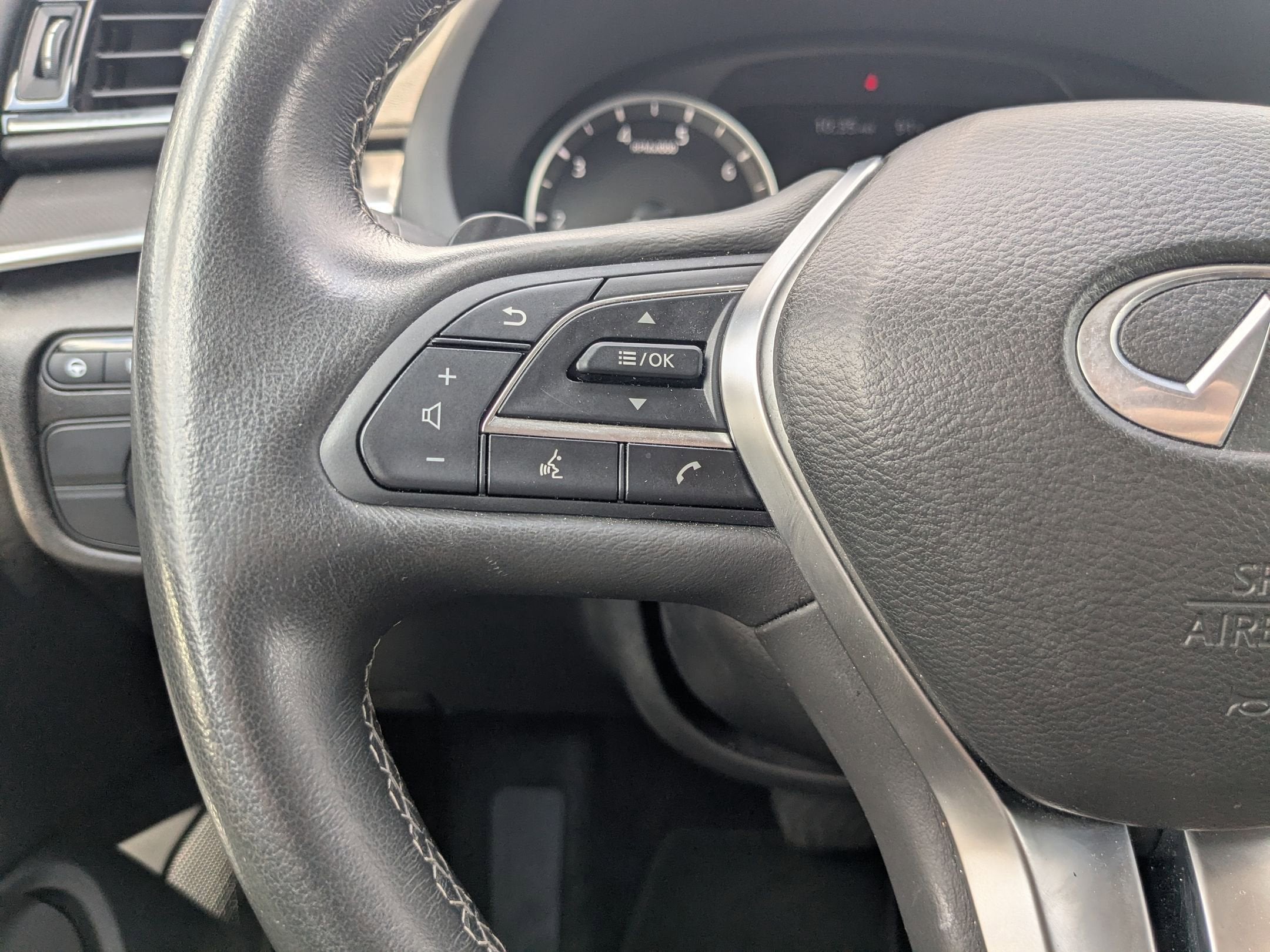 2024 INFINITI QX50 LUXE