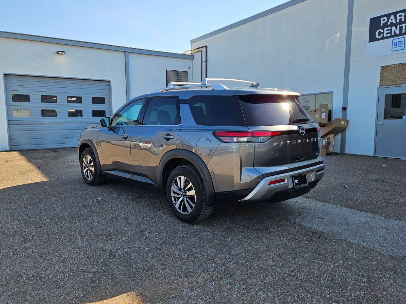 2023 Nissan Pathfinder SL