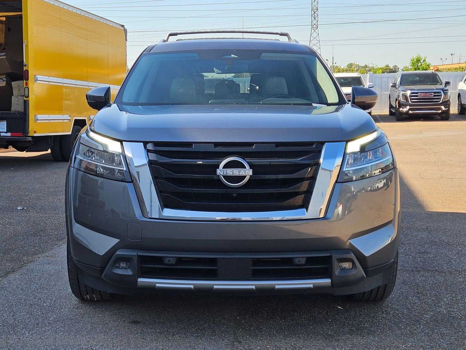 2023 Nissan Pathfinder SL
