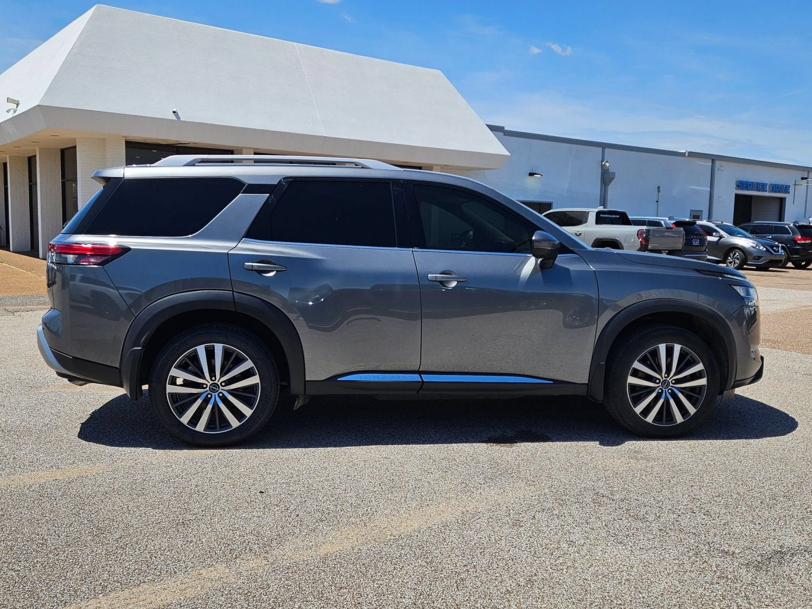 2022 Nissan Pathfinder Platinum 4WD