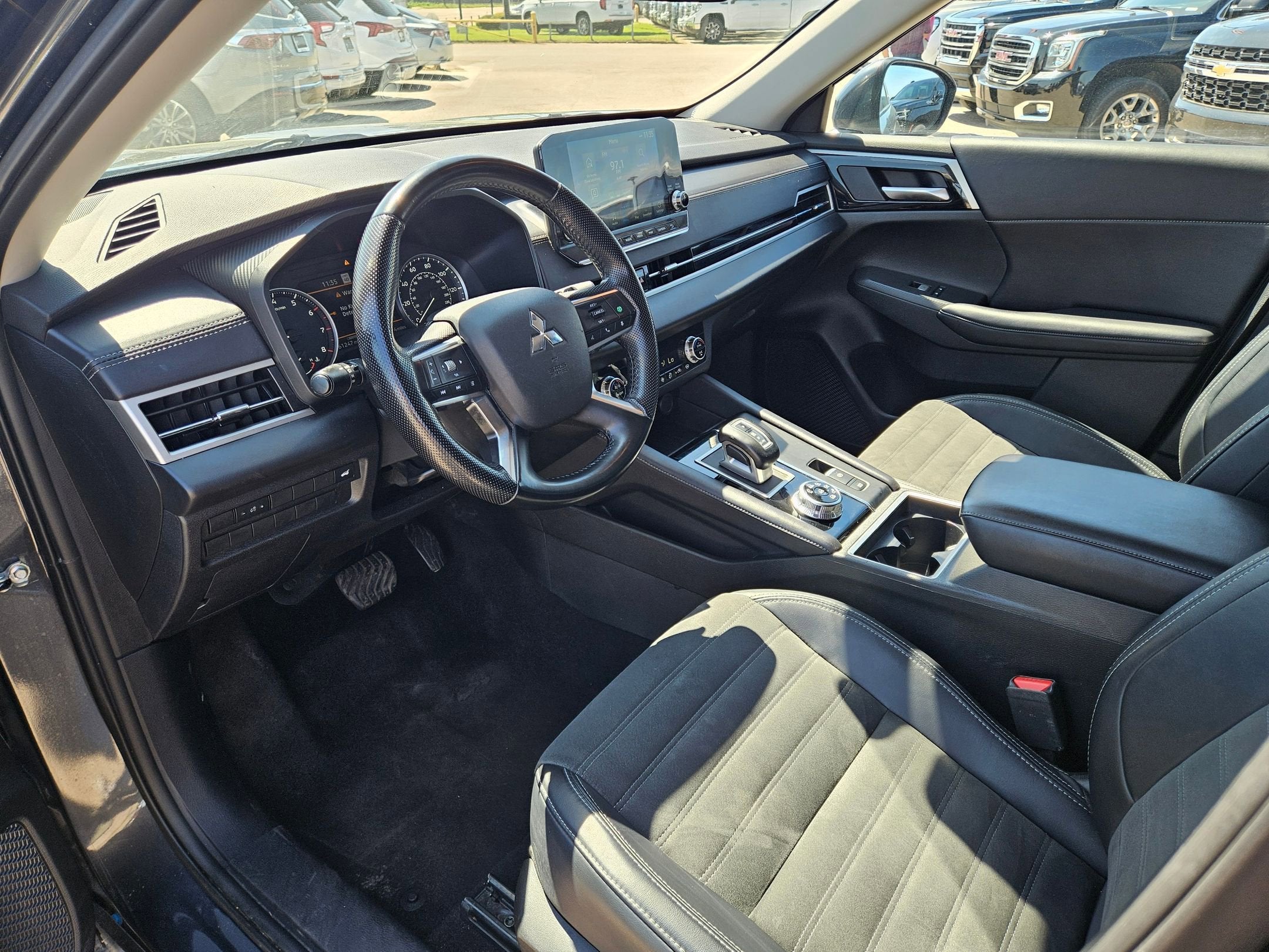 2024 Mitsubishi Outlander SE