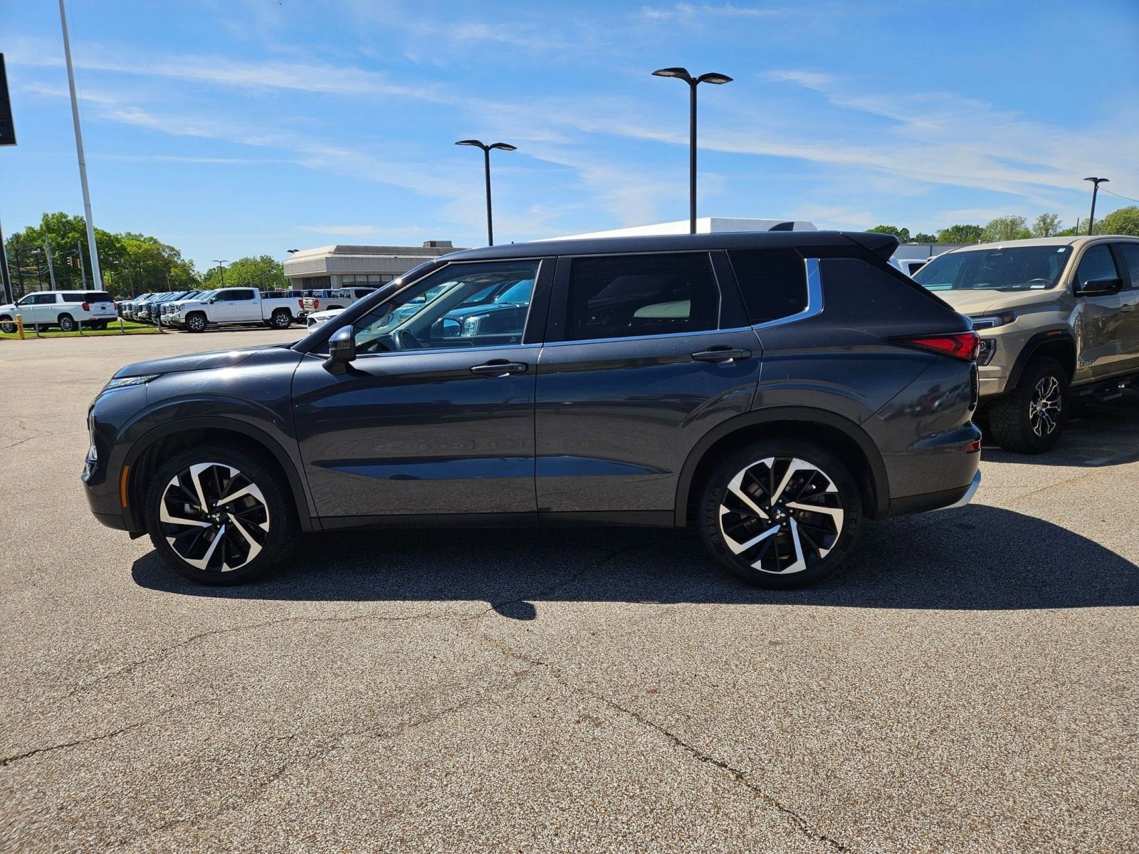 2024 Mitsubishi Outlander SE