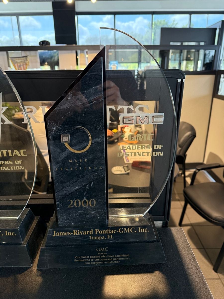 2000 GM Mark of Excellence GMC Leaders of Distinction award to James-Rivard Pontiac-GMC, Tampa FL